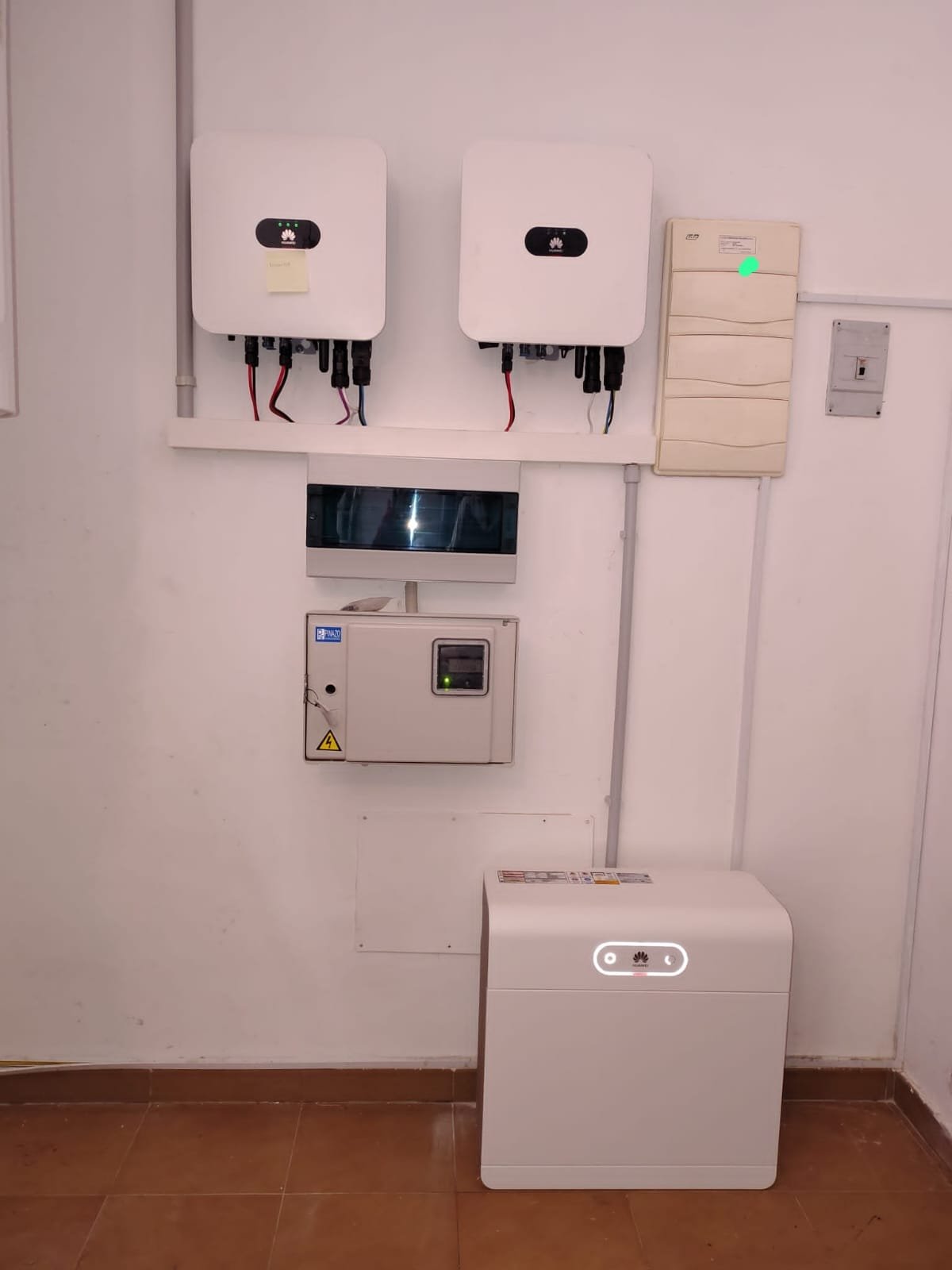 Instalación de inversor y batería Huawei